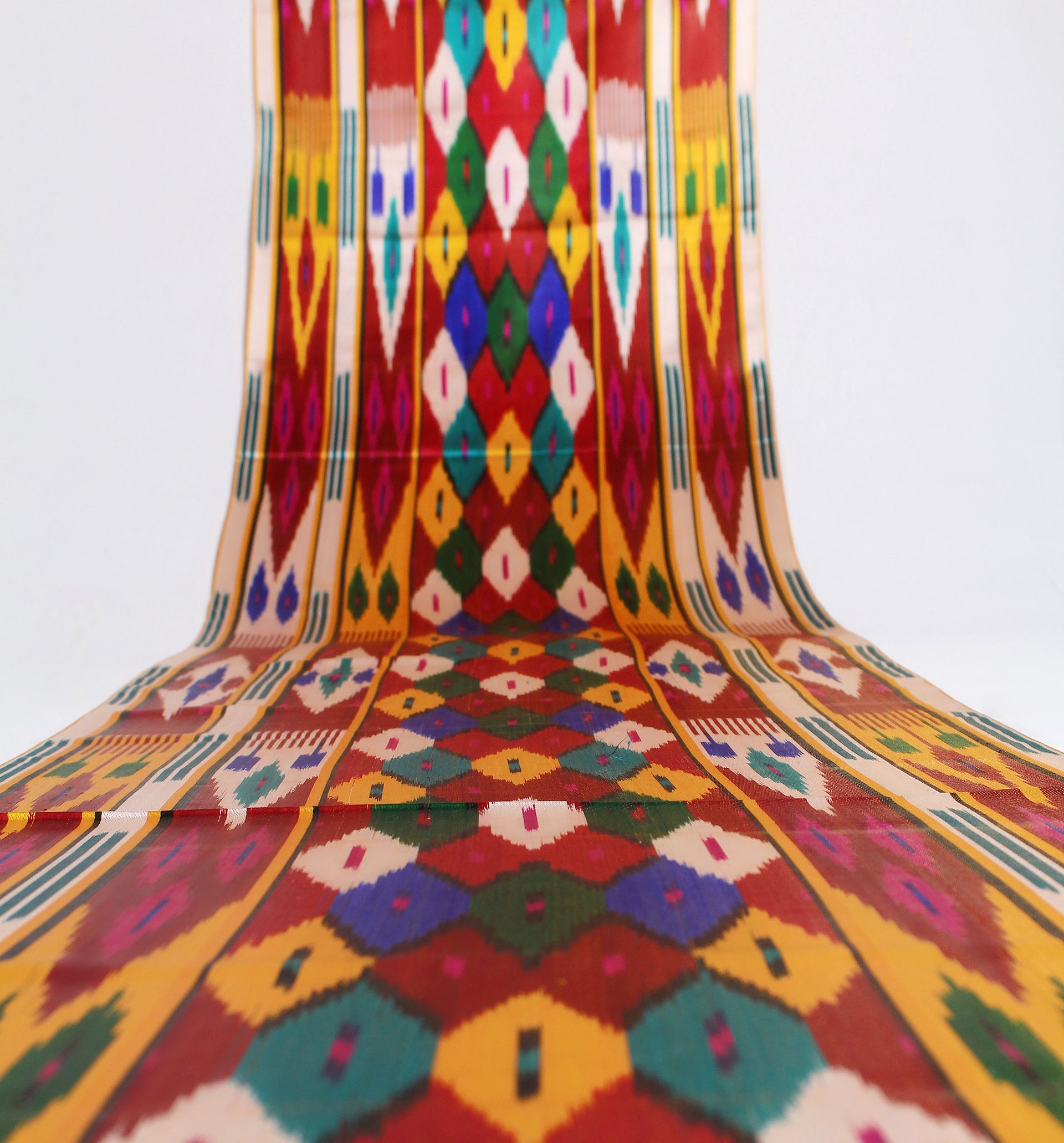 ロイヤルシルクイカット生地 - （カーン・アトラス　シルクイカット） - メートル