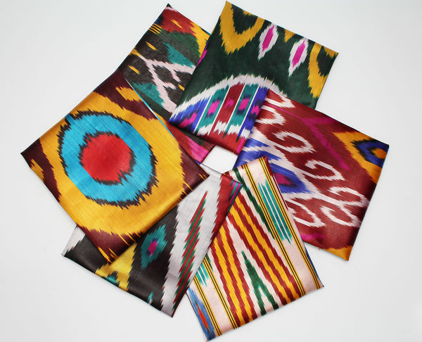 6er Set aus königlicher Seide Ikatstoffen, diverse Stoffe - Fat Quarters - Handgewebter, naturbelassener Uzbek Ikat (Khan-Atlas Seiden Ikat) 